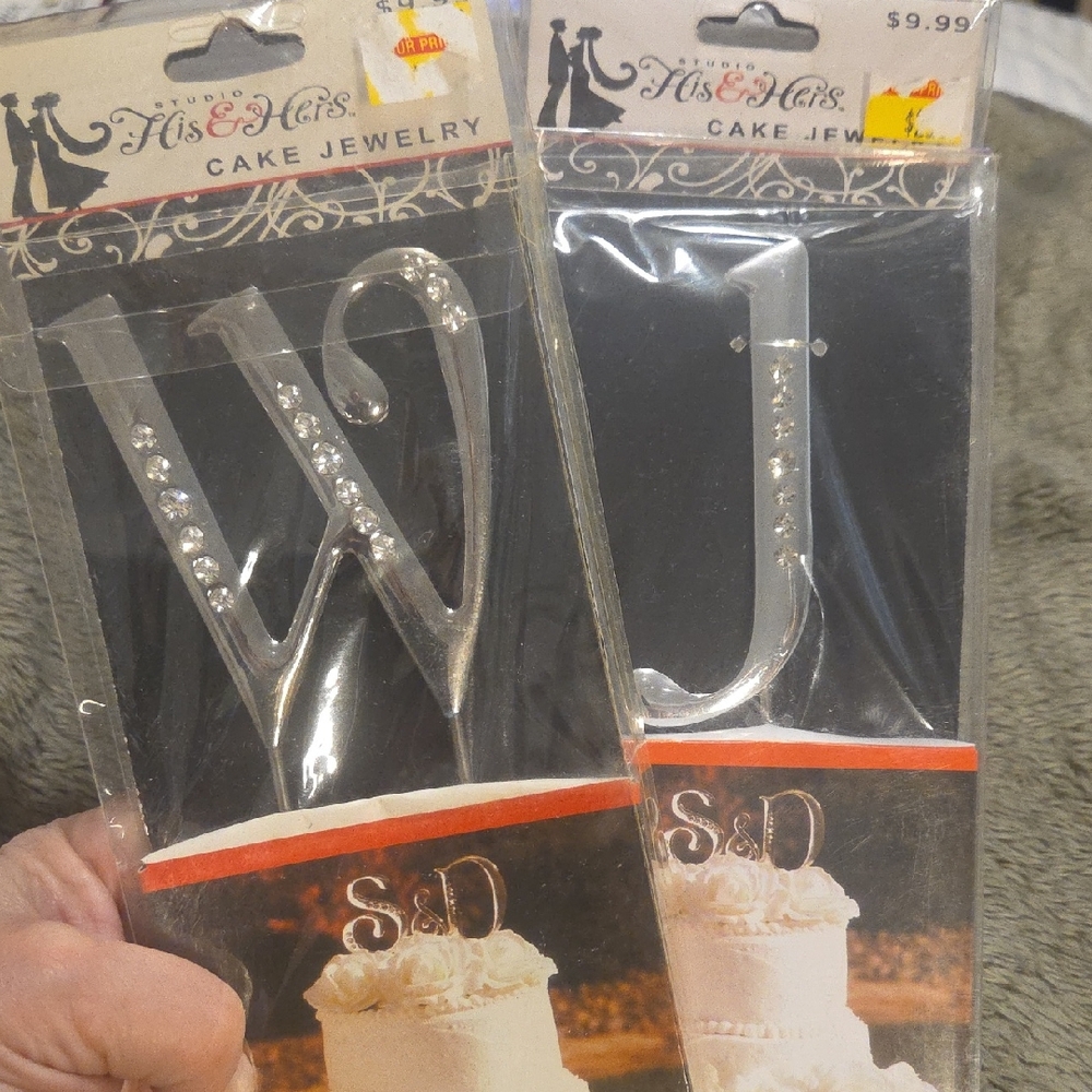 Studio His & Hers Silver Cake Jewelry Set